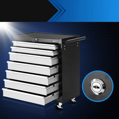 Central locking mechanism with keys securing all drawers on toolbox